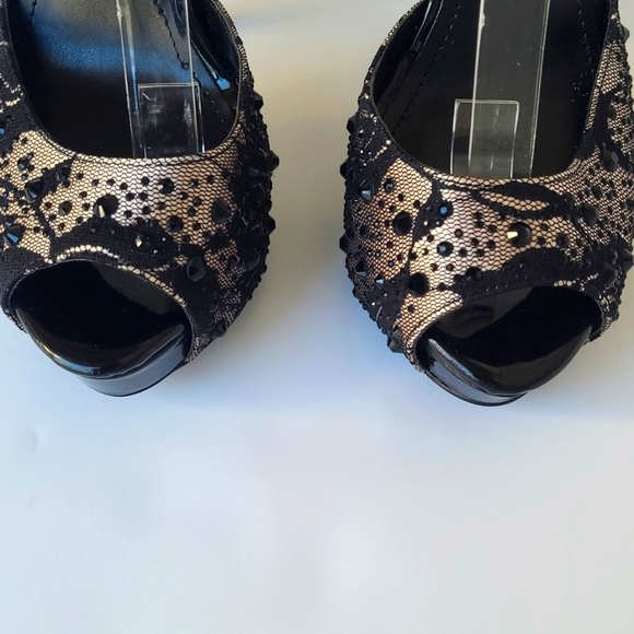 Steve Madden Hadleyy Jeweled Lace Peep Toe Platform Pumps - Picture 4 of 14